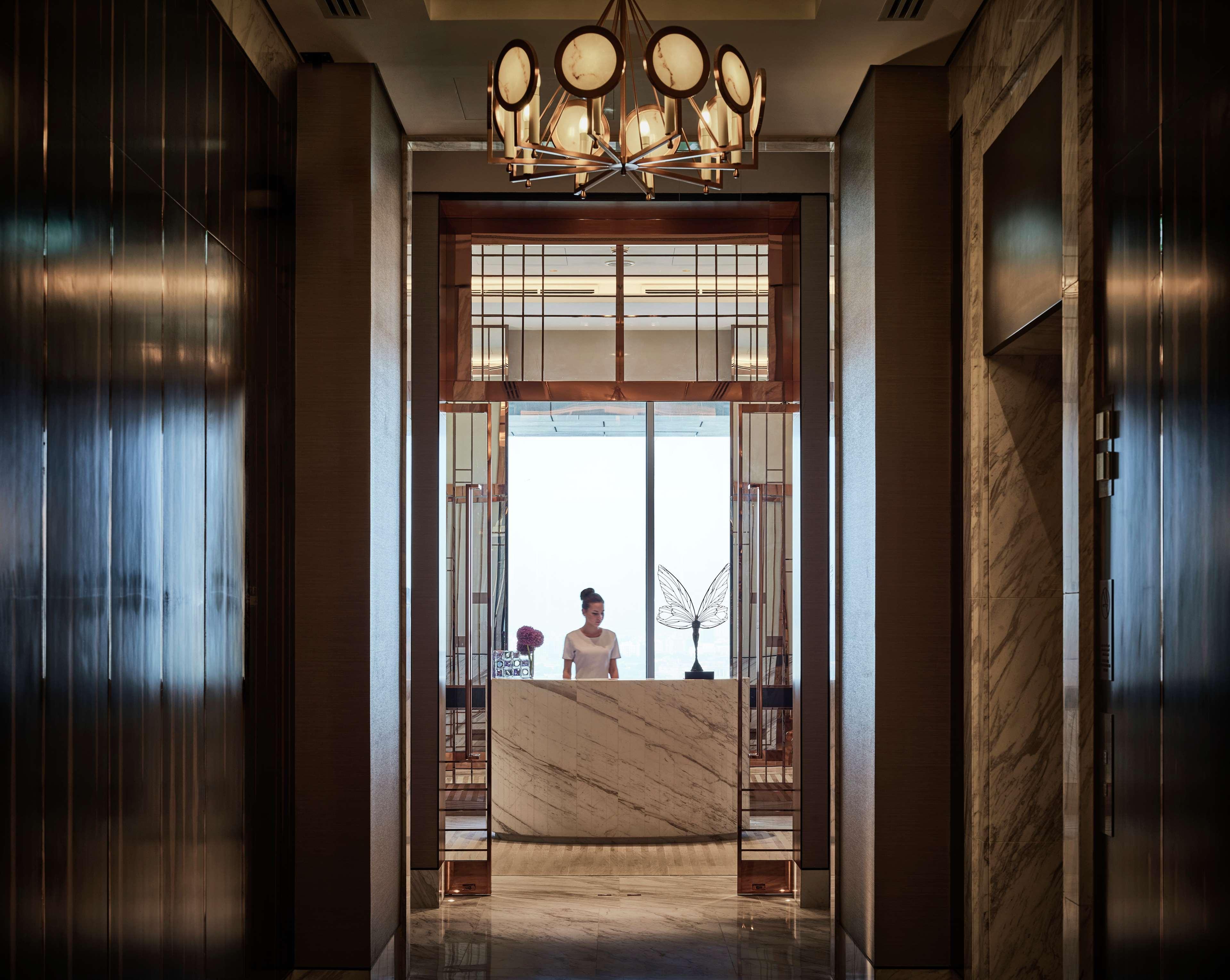 Waldorf Astoria Dubai International Financial Centre Ξενοδοχείο Εξωτερικό φωτογραφία The Concierge